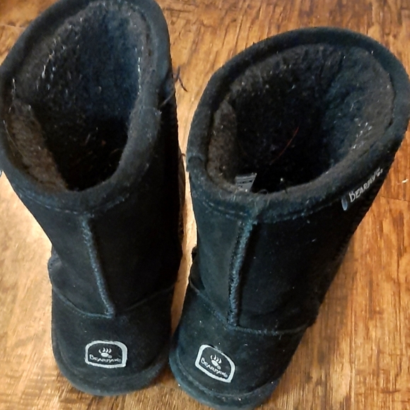 Girl's Black Bearpaw Boots - Picture 2 of 2